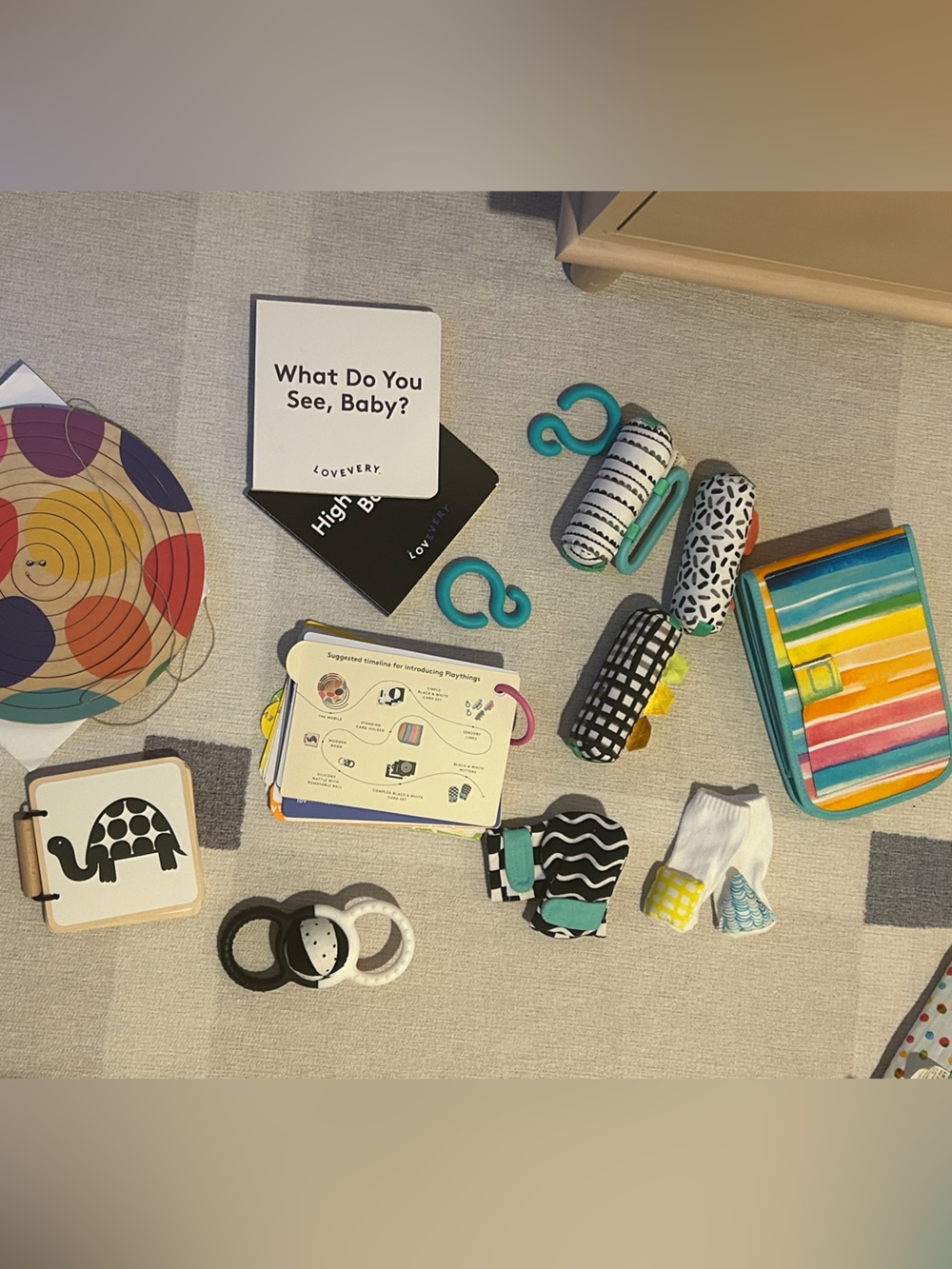 Lovevery the looker play kit